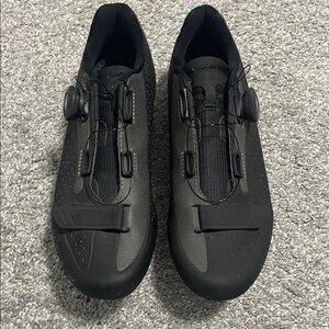 Men's Black Cycling Shoes with Adjustable Fit